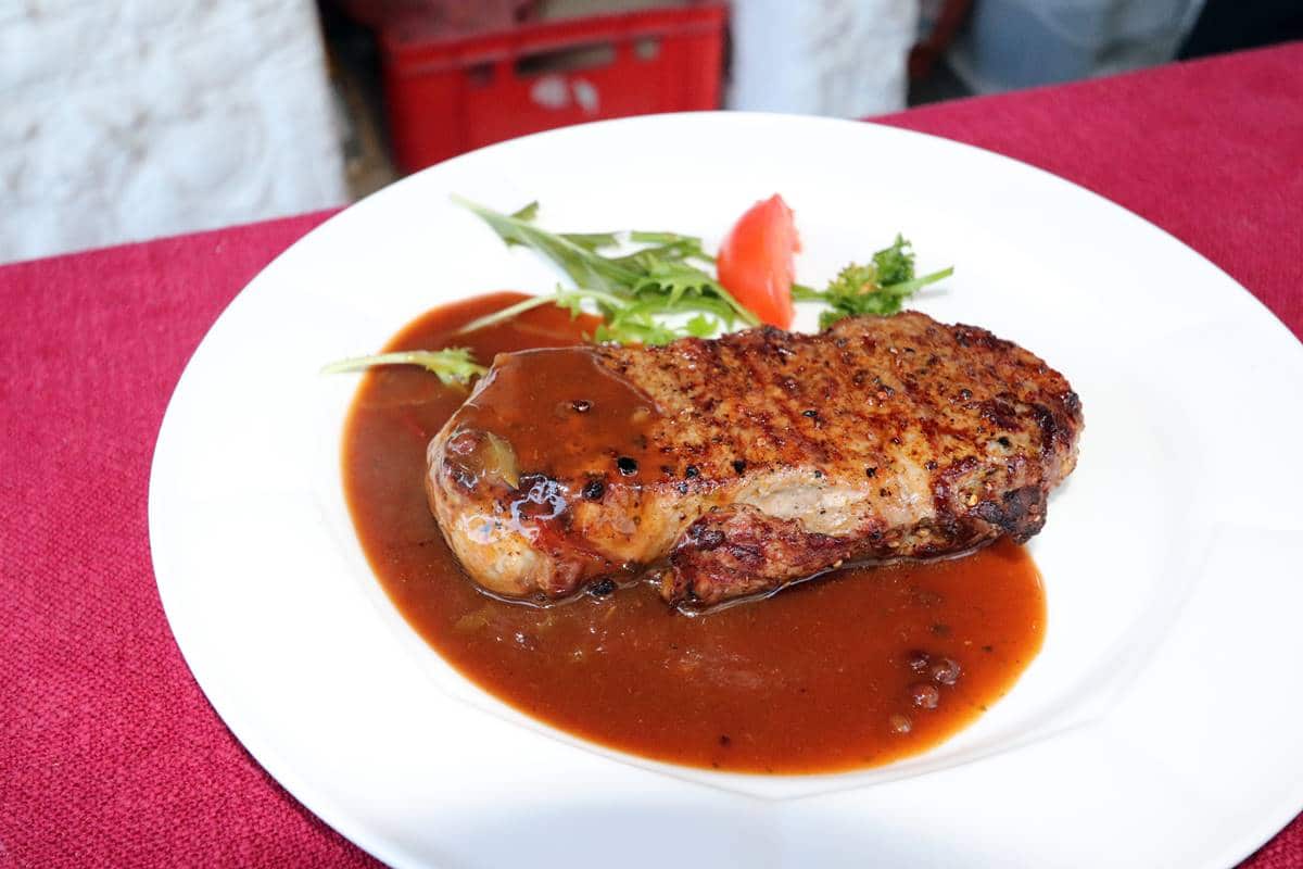 Rumpsteak mit PfeffersoÃŸe vom Grill